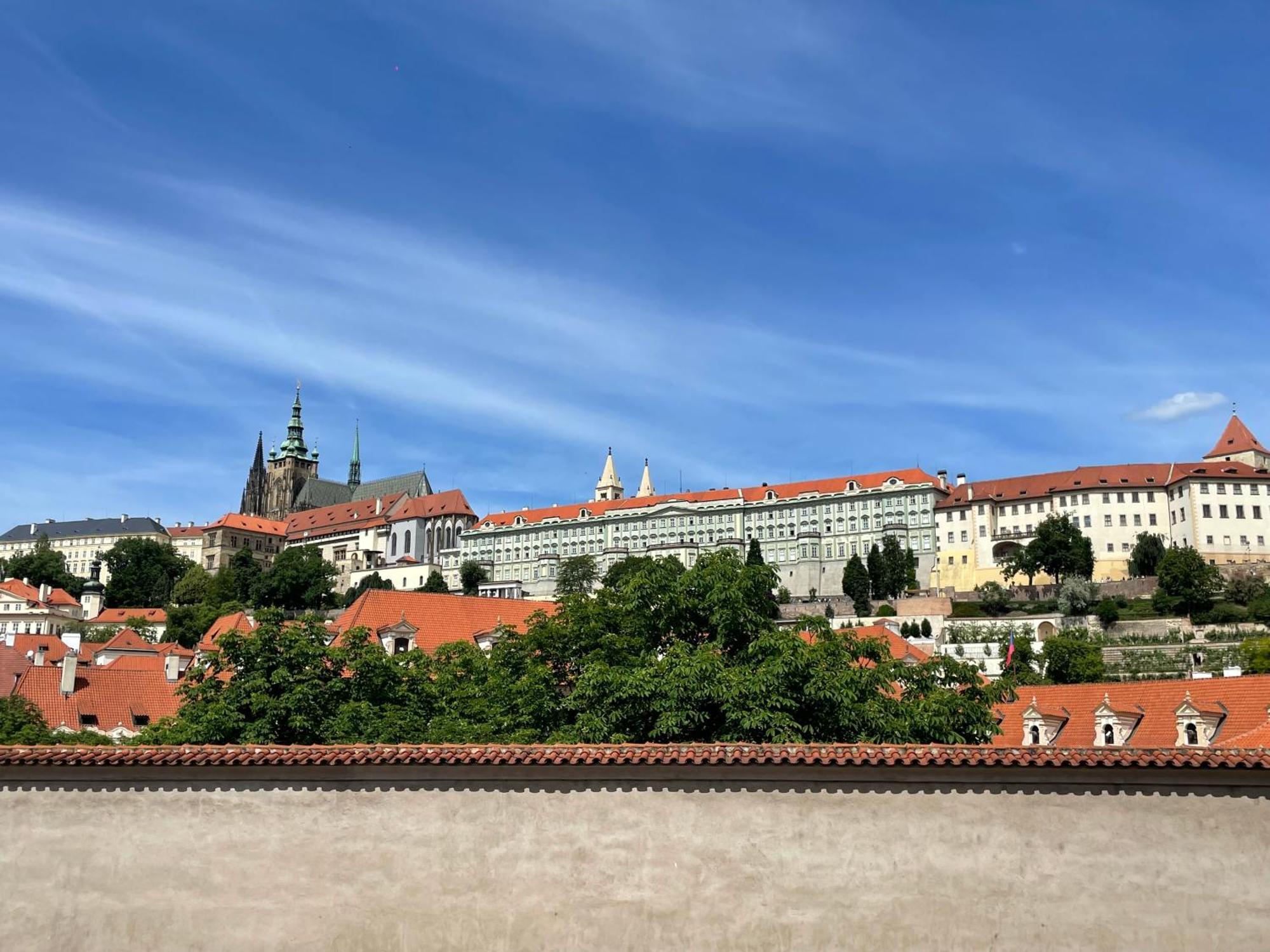 Luxury Family Hotel Royal Palace Prag Dış mekan fotoğraf The Hradčany