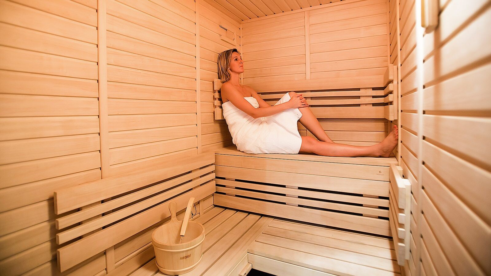 Luxury Family Hotel Royal Palace Prag Konforlar fotoğraf A woman in a sauna